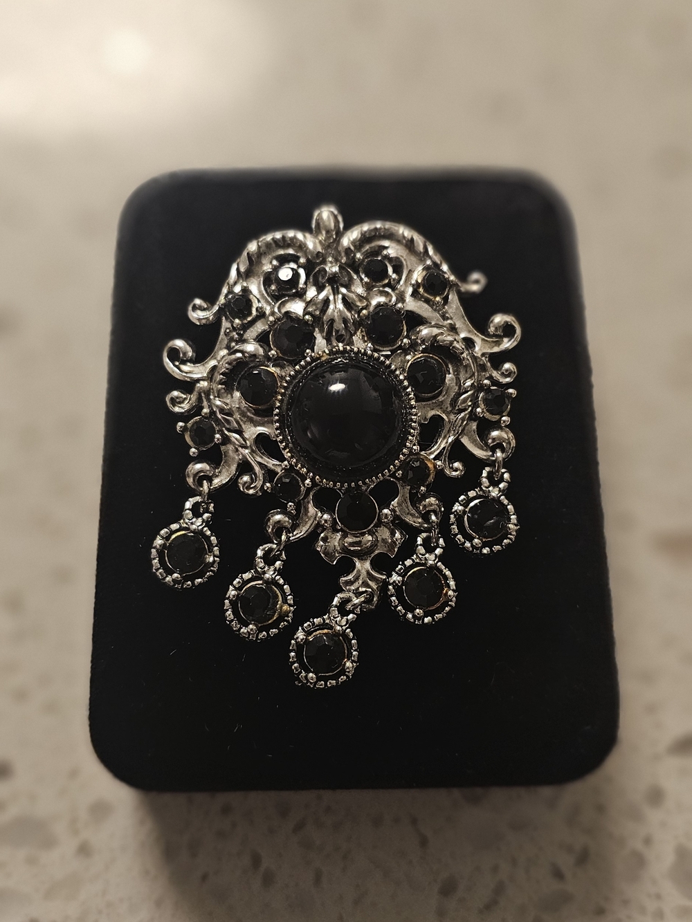 Vintage-Inspired Silver Tone Black Stone Statement Brooch